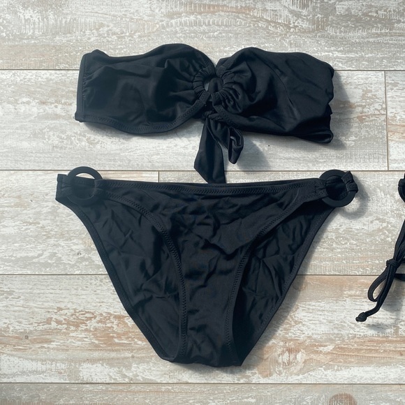 Lips Bikini‎ - Picture 1 of 7